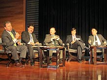 D. José Luis Prieto, Presidente  de la Unión de Agencias de Viajes (UNAV), D. Manuel Martín, Subdirector Ventas National ATESA, D. Víctor Moneo, Director Ventas IBERIA LAE, D. Ramón Sánchez, Director Comercial AMADEUS ESPAÑA y D. Víctor Bañares, Director Comercial RENFE