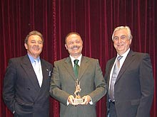 D. José Luis Prieto, Presidente  de la Unión de Agencias de Viajes (UNAV), D. Victor Moneo, Director de ventas de IBERIA L.A.E. y D. José Luis Ramil, Presidente de la Asociación de Grupos Comerciales (AGRUPA)