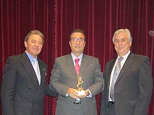 D. José Luis Prieto, Presidente de la Unión de Agencias de Viajes (UNAV), D. Luis Atienza, Jefe de ventas del Hotel Westin Palace y D. José Luis Ramil. Presidente de la Asociación de Grupos Comerciales (AGRUPA)