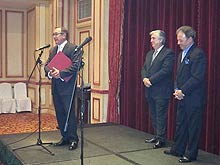 D. Ramón Buendía, Consejero de UNAV, D. José Luis Ramil, Presidente de la Asociación de Grupos Comerciales (AGRUPA) y D. José Luis Prieto, Presidente  de la Unión de Agencias de Viajes (UNAV)