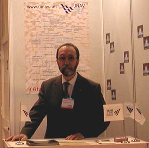 D. Juan Carlos Mañas en el stand de UNAV en FITUR 2002
